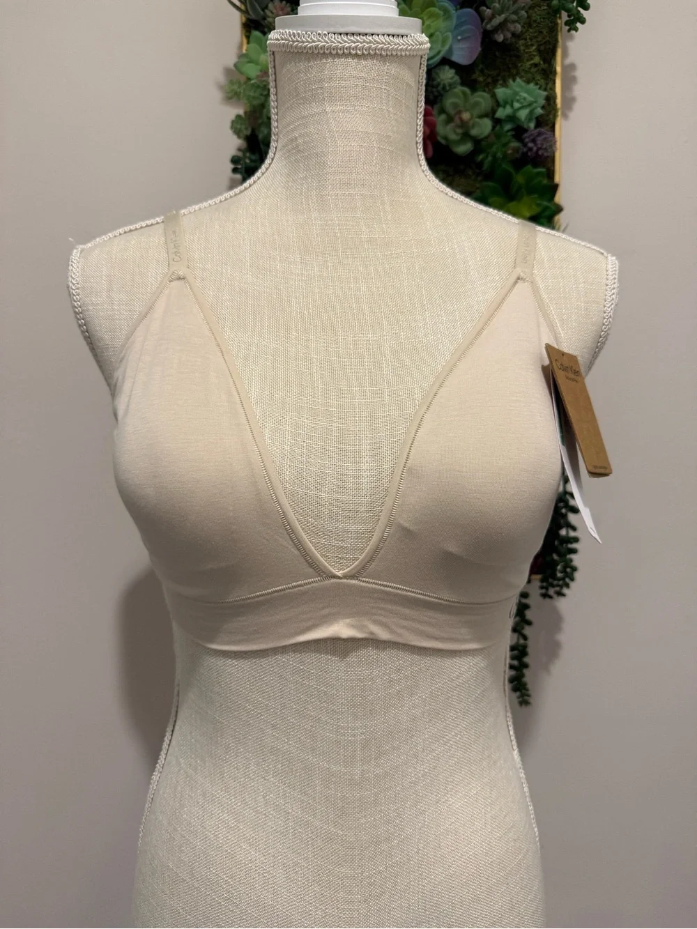 NWT Calvin Klein Flex Fit Lightly Lined Triangle Bralette